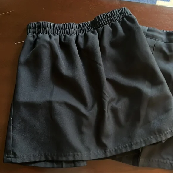2 Girls Izod Uniform Skirts - Picture 4 of 5